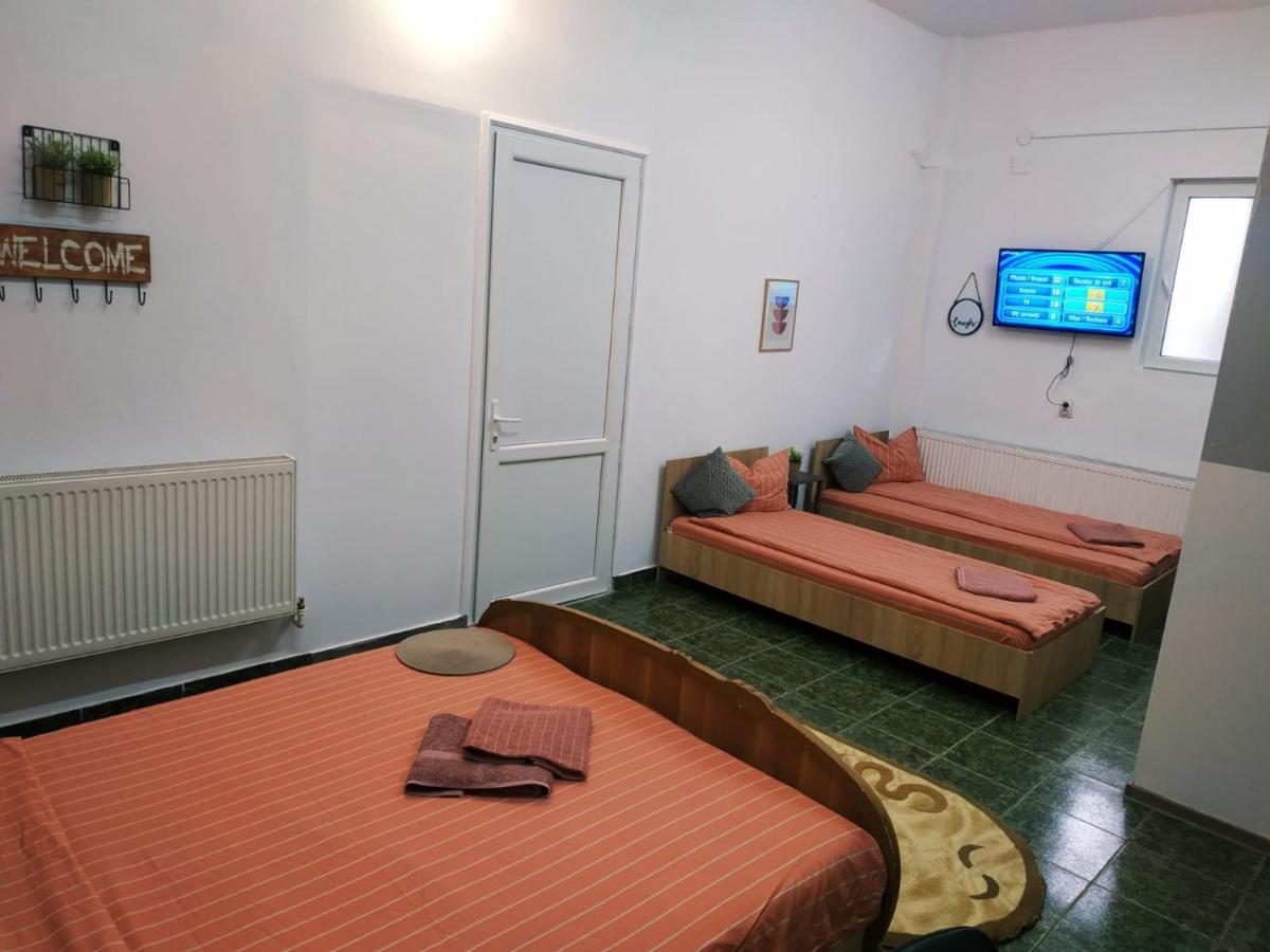 Casa Agape Hotel Pitesti Exterior photo