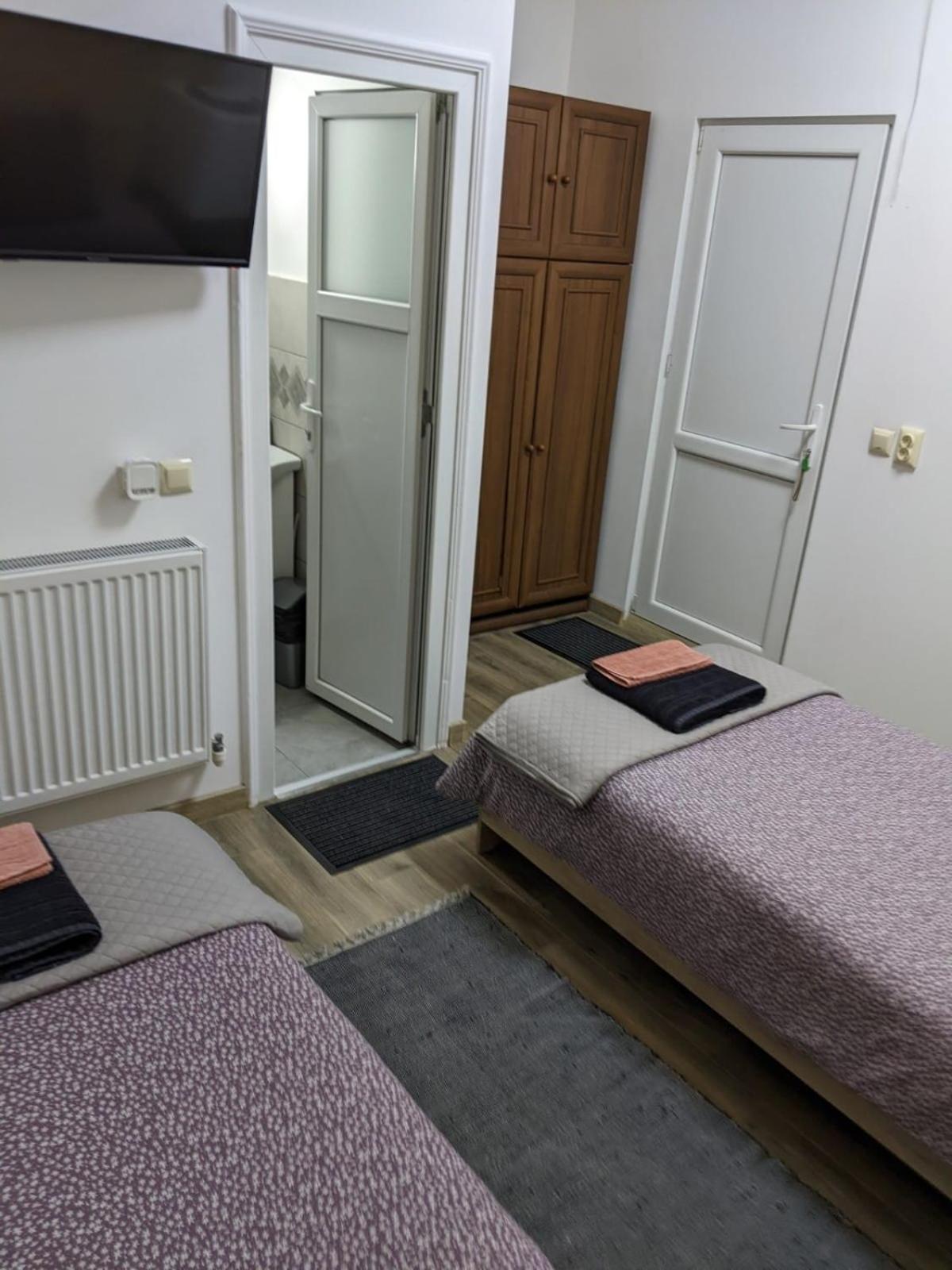 Casa Agape Hotel Pitesti Exterior photo